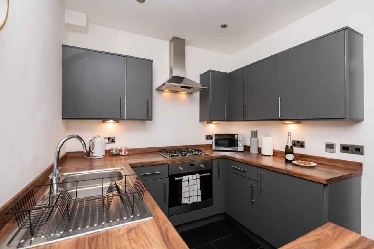 The Croston Balcony Apartment- Morecambe Central Promenade, Beach Front And Sea Views Exterior photo